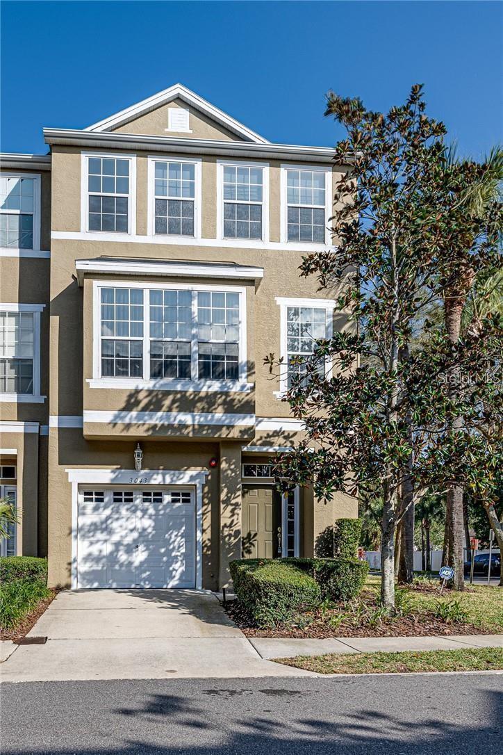 3043 Pointeview Dr photo 1