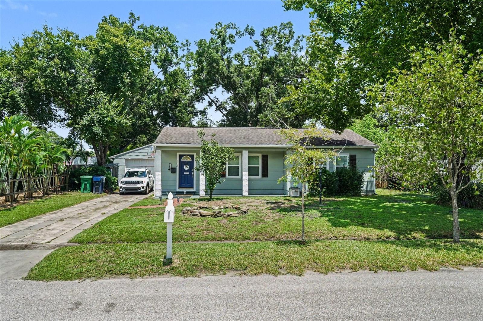 1509 W Barr Dr photo 1