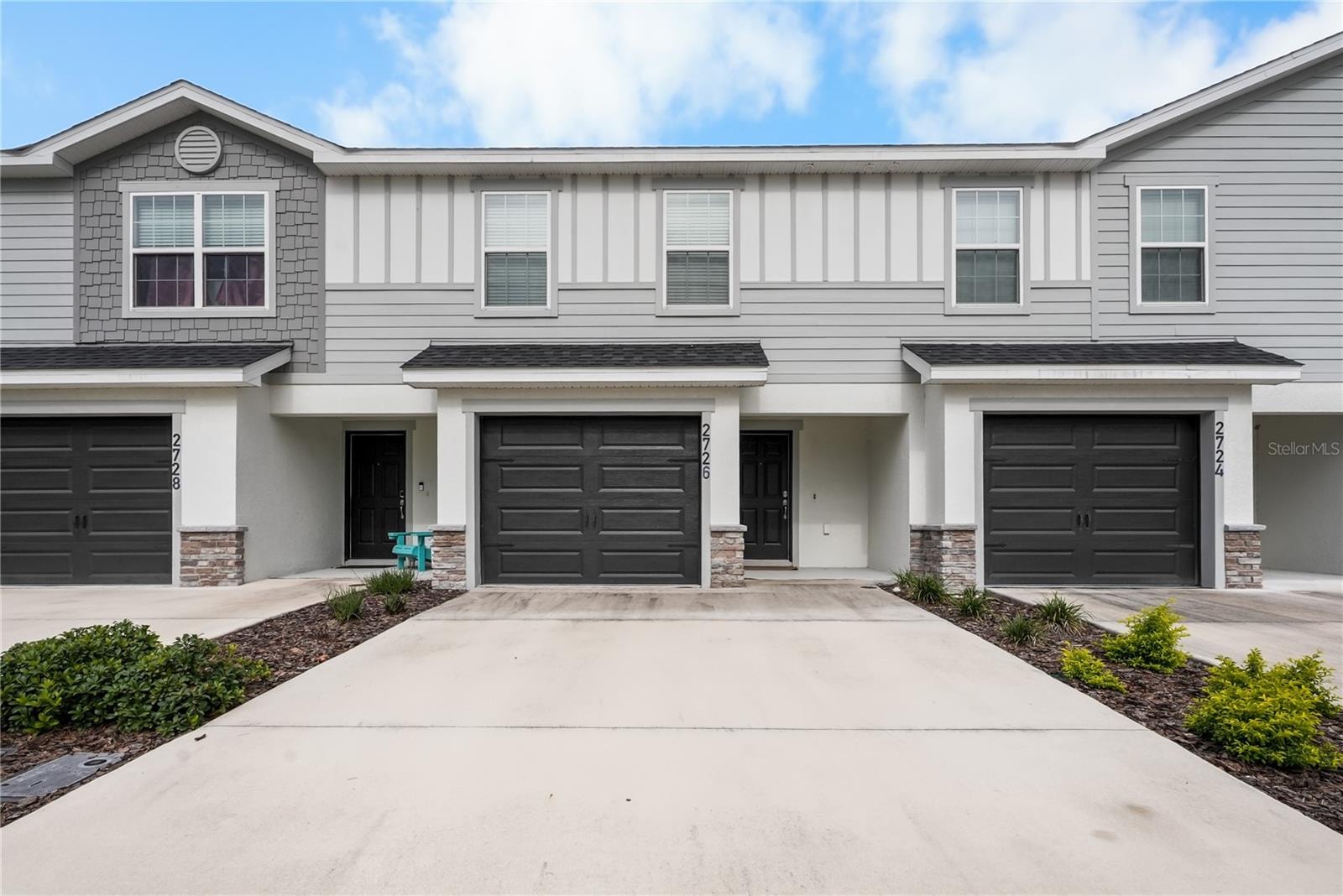 2726 Idyll Lakes Cir photo 1