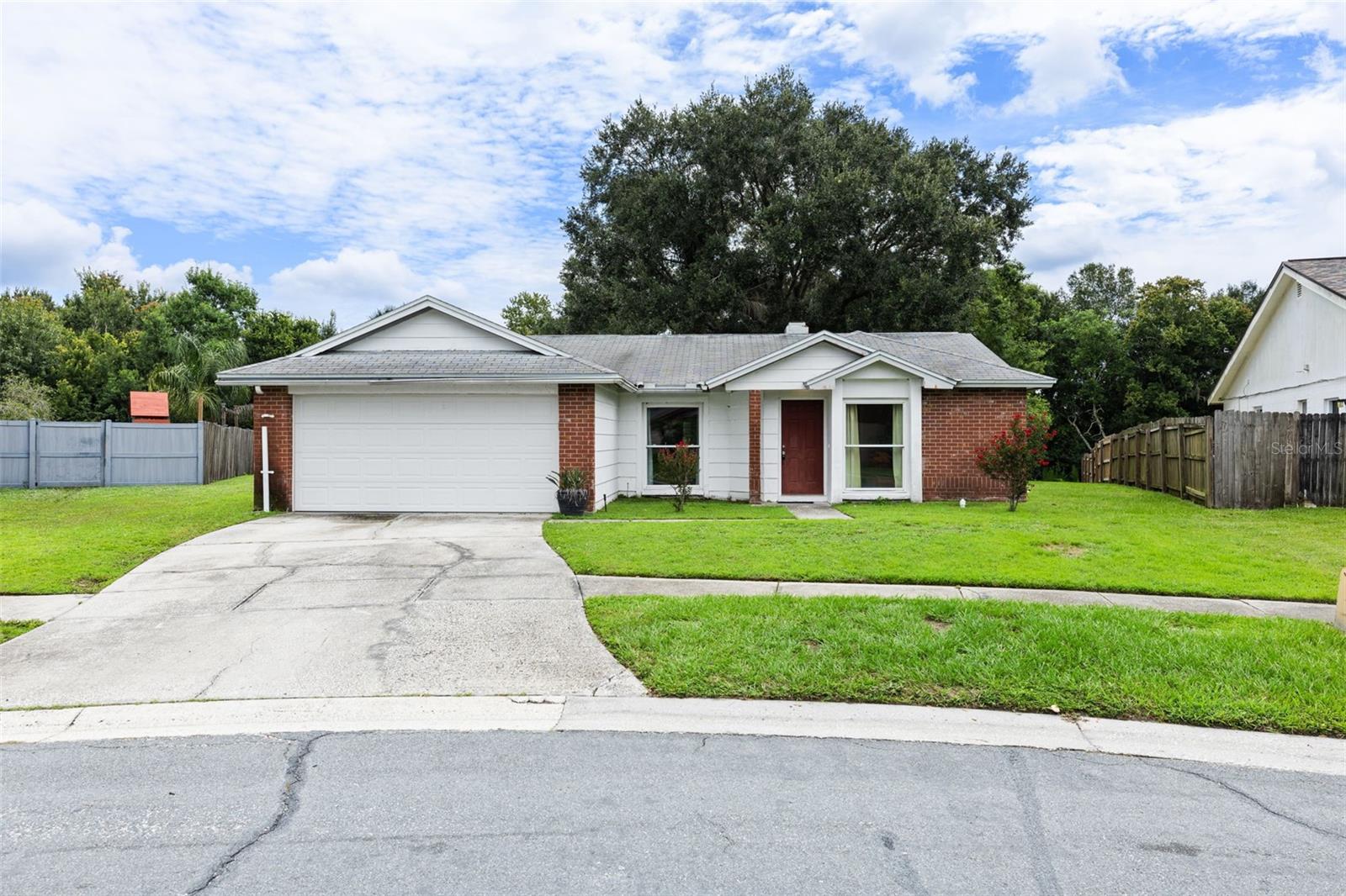 629 Stillview Cir photo 1