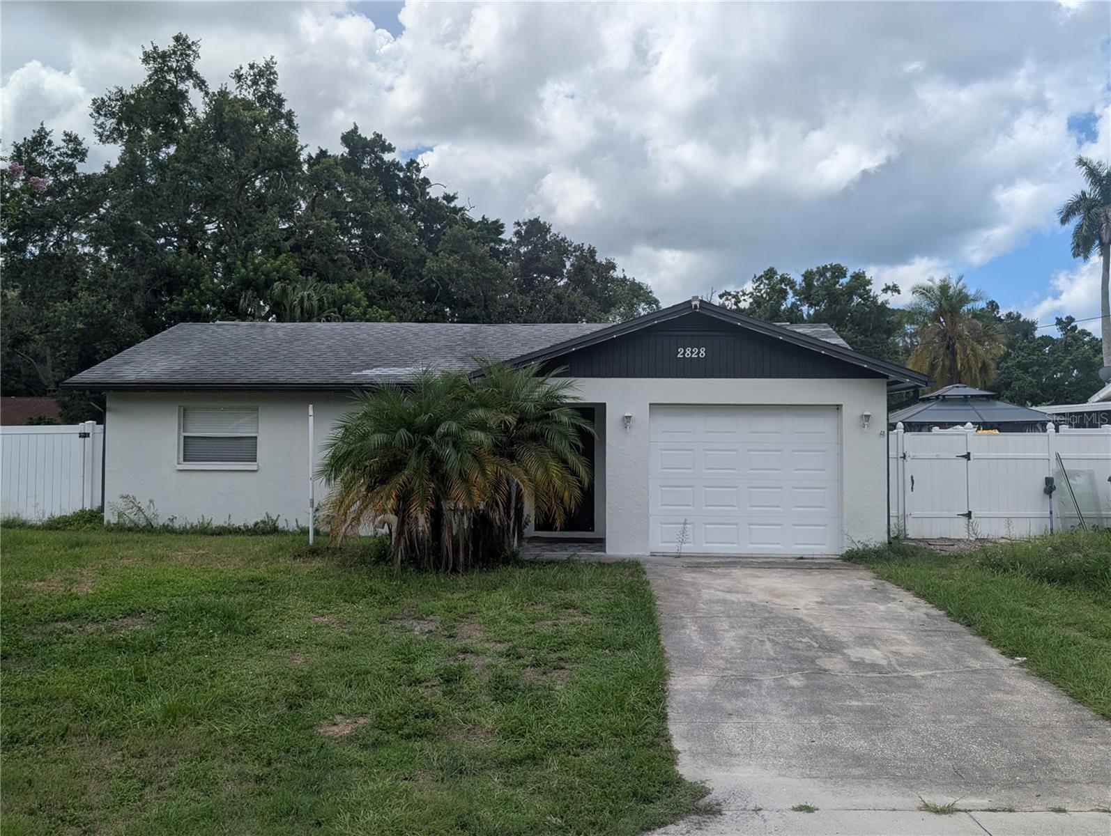 2828 Nassau St photo 1