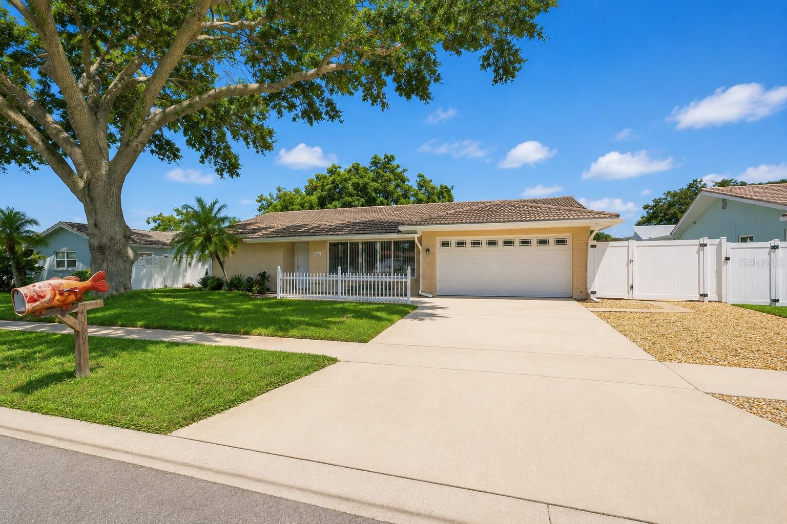 2069 Kingfisher Dr photo 1