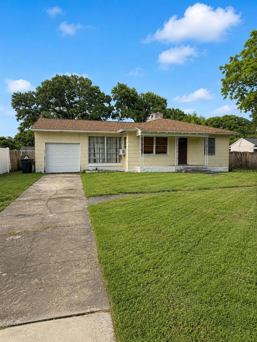 1370 Admiral Woodson Ln