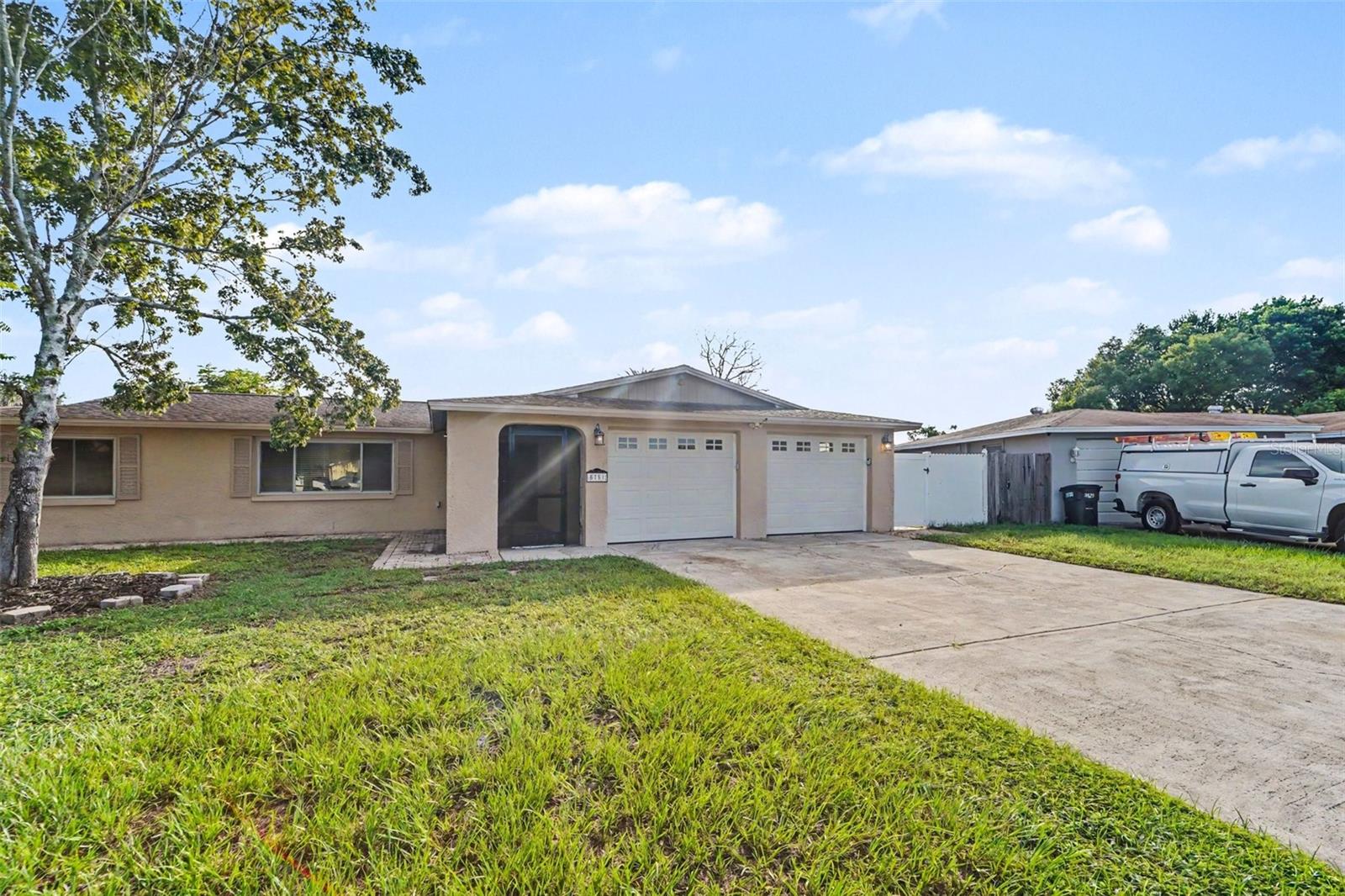 5751 Dolores Dr