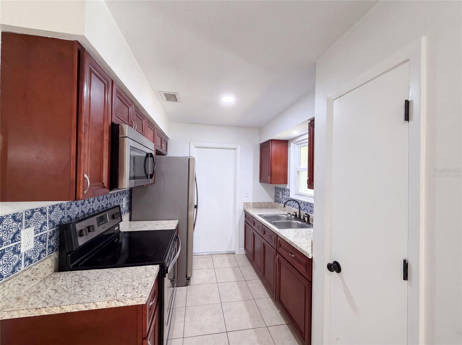 7233 Thomas Jefferson Cir W