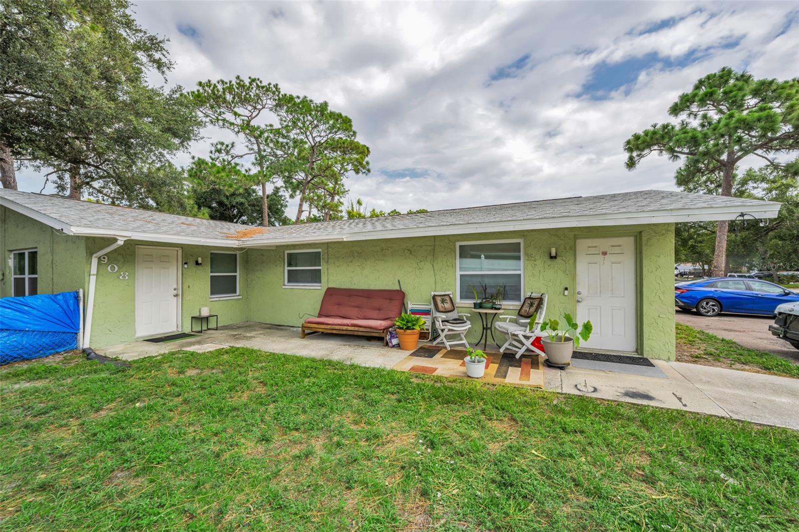 906/908 Lake Palms Dr photo 1