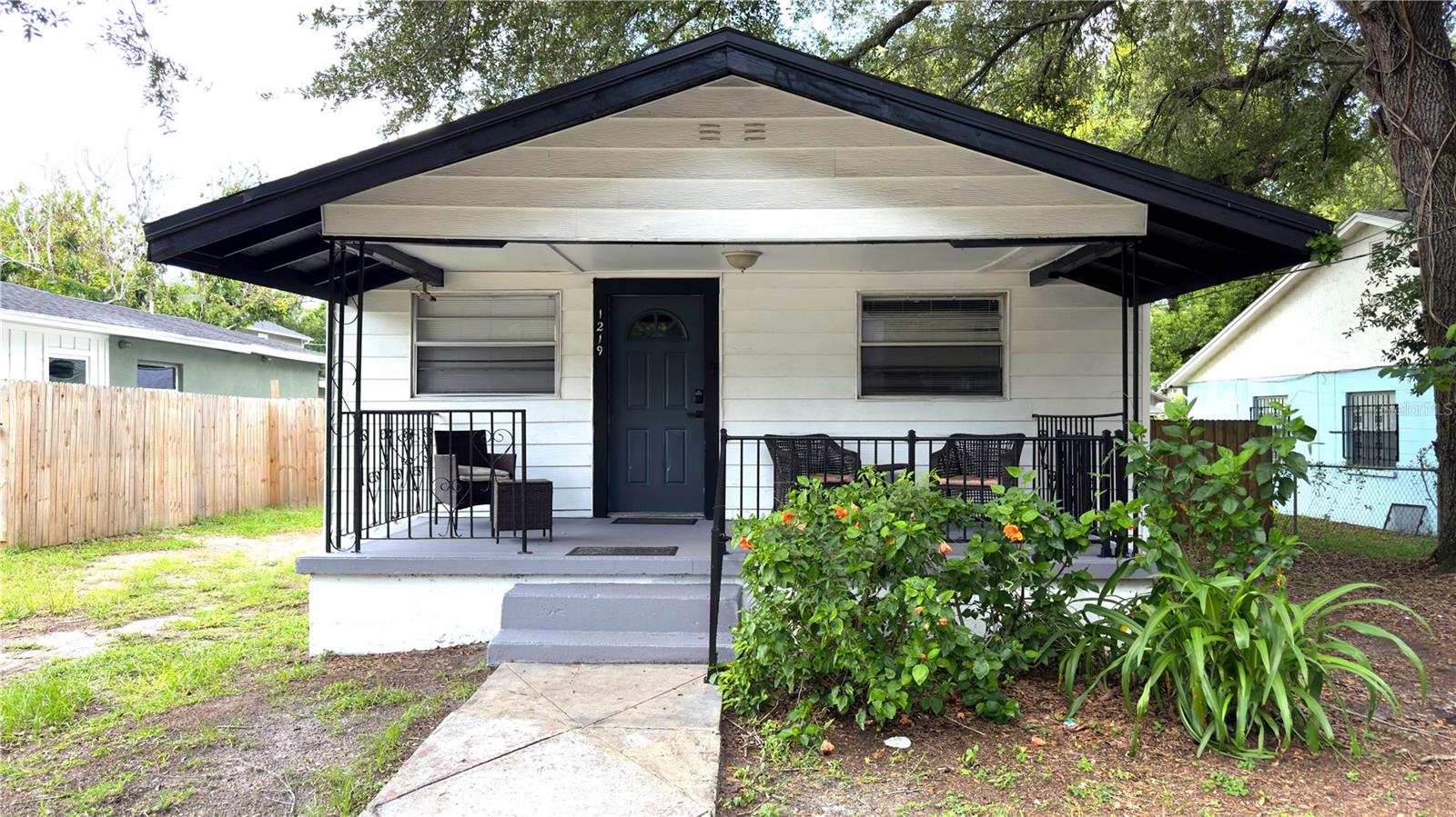 1219 E Emma St photo 1