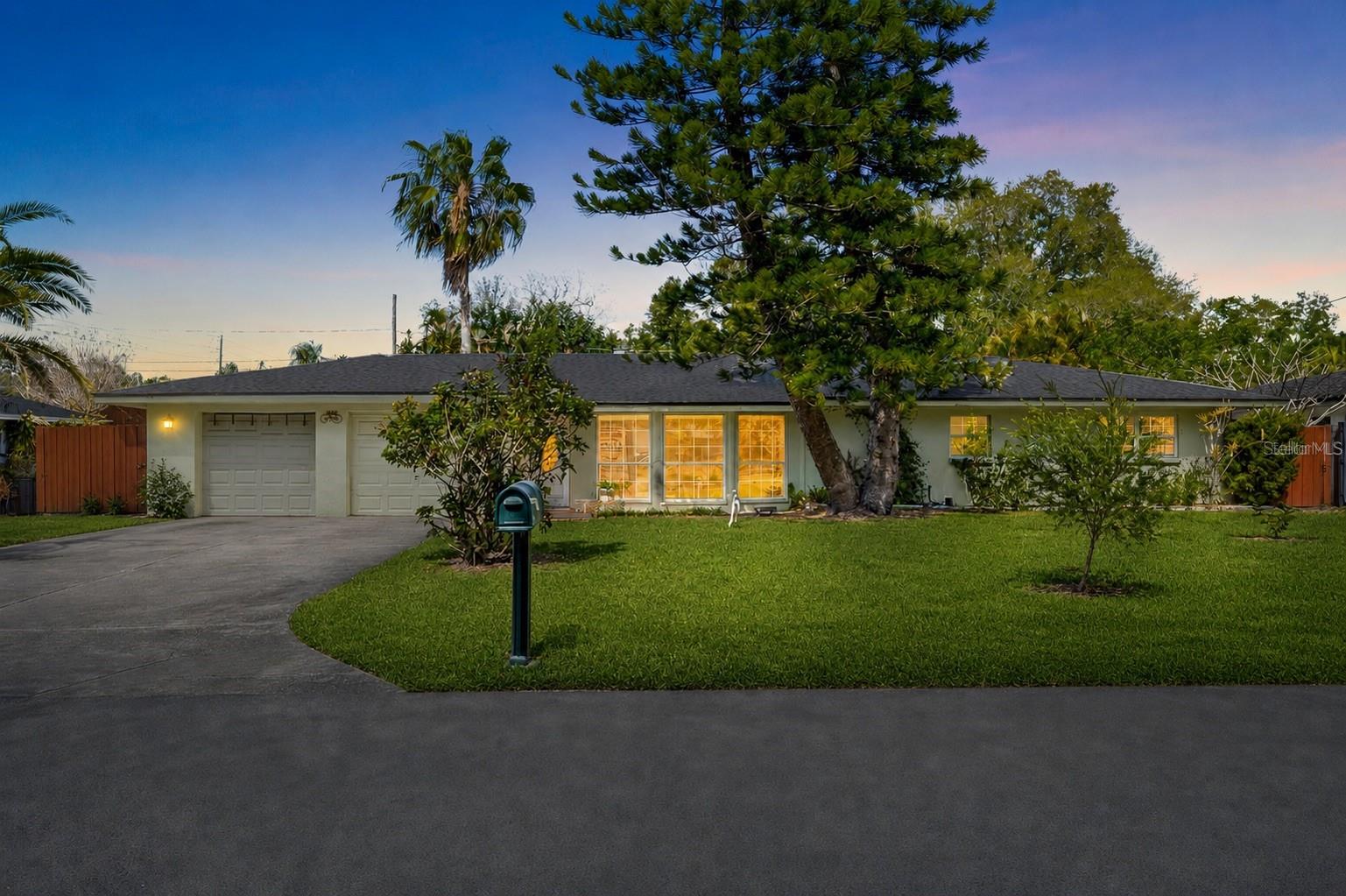 1806 Beverly Cir N photo 1