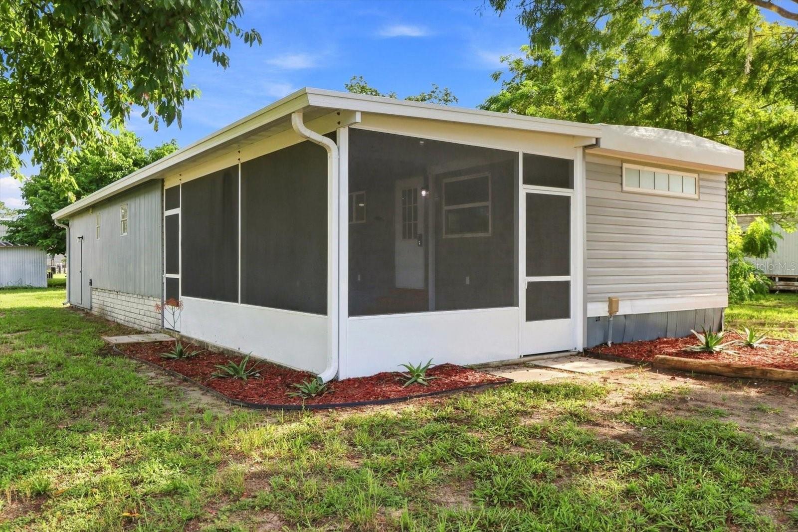16137 Lauderdale St photo 1
