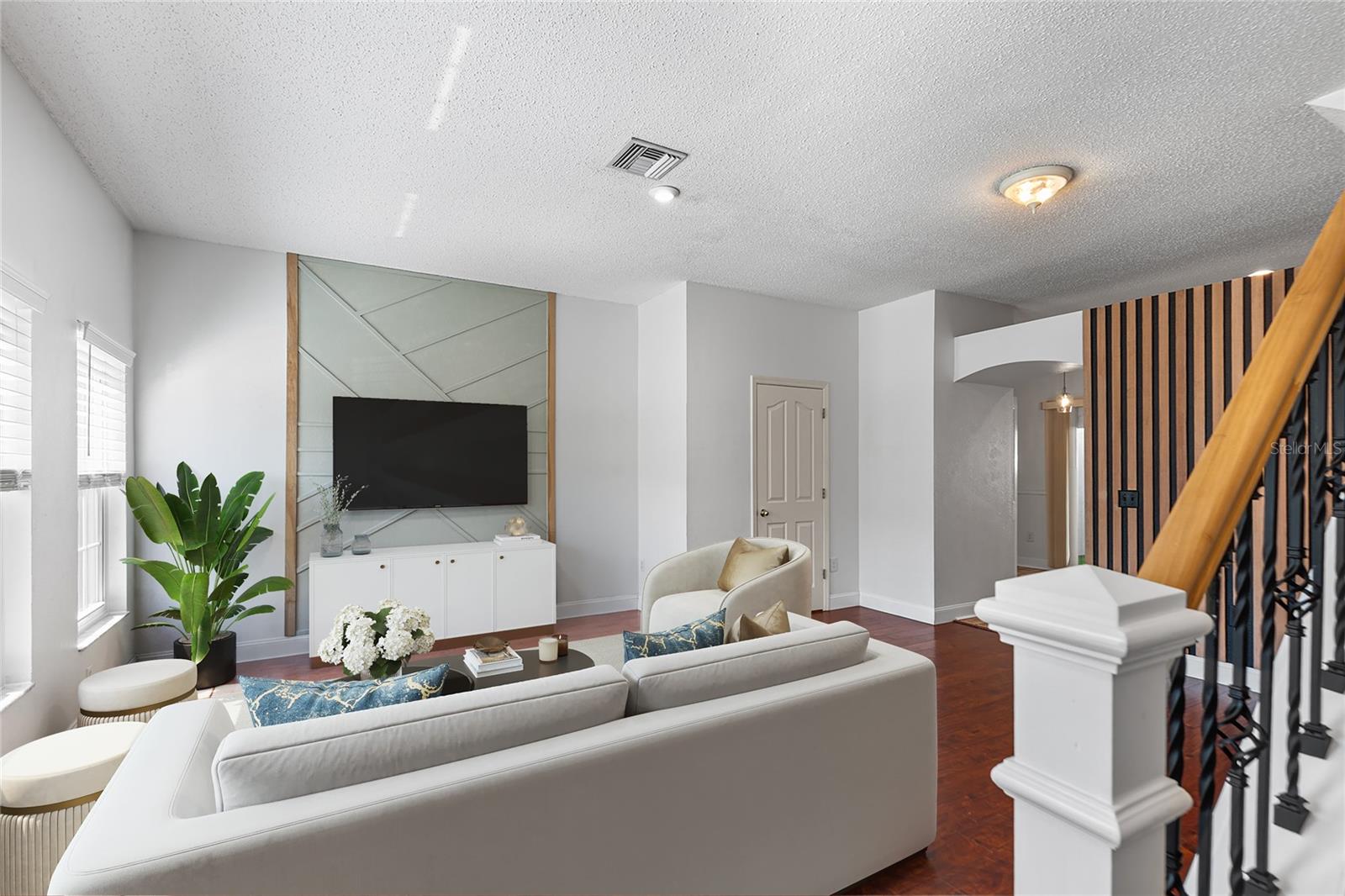 10112 Farmingdale Pl