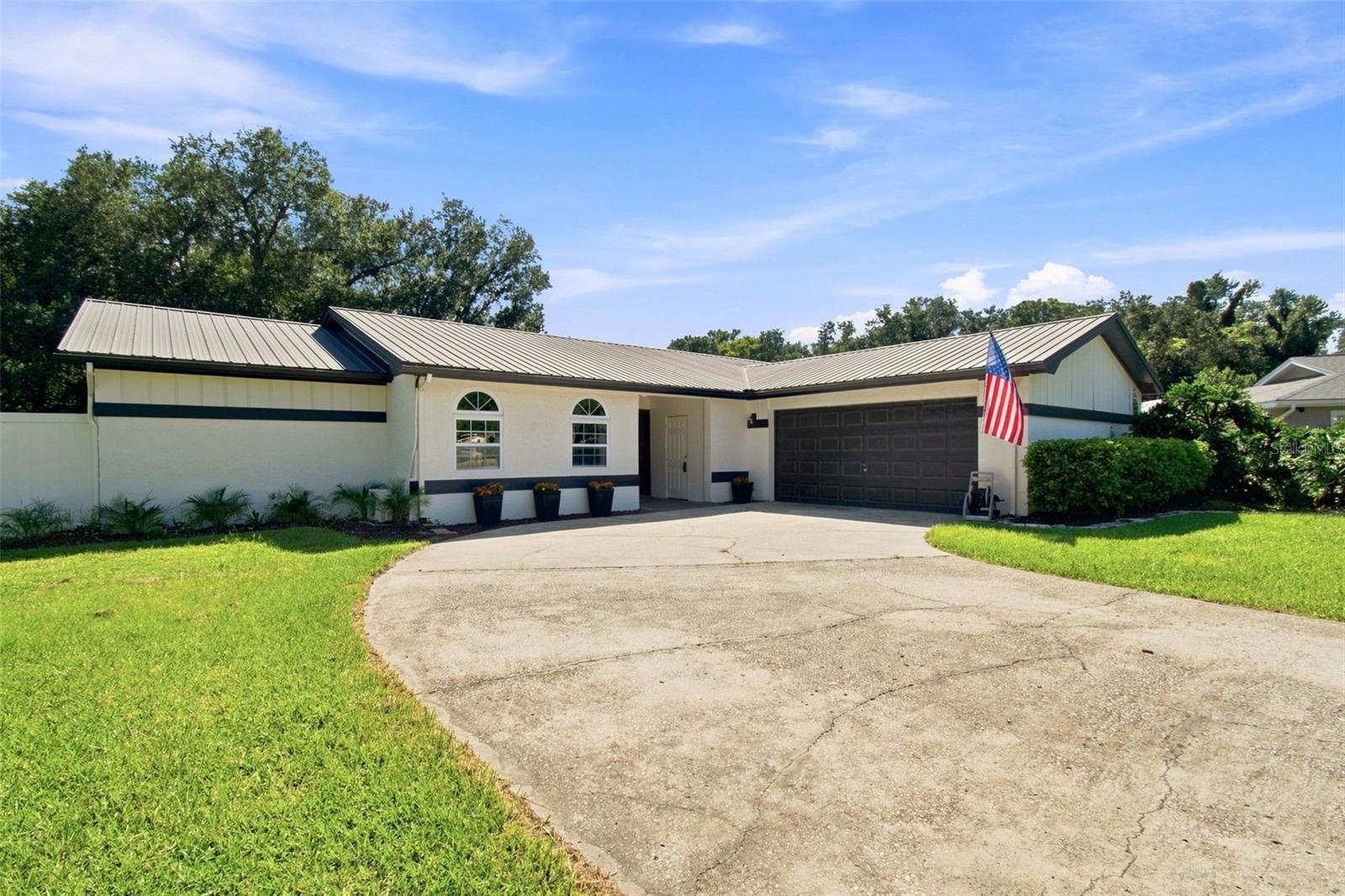 7233 Woodbrook Dr
