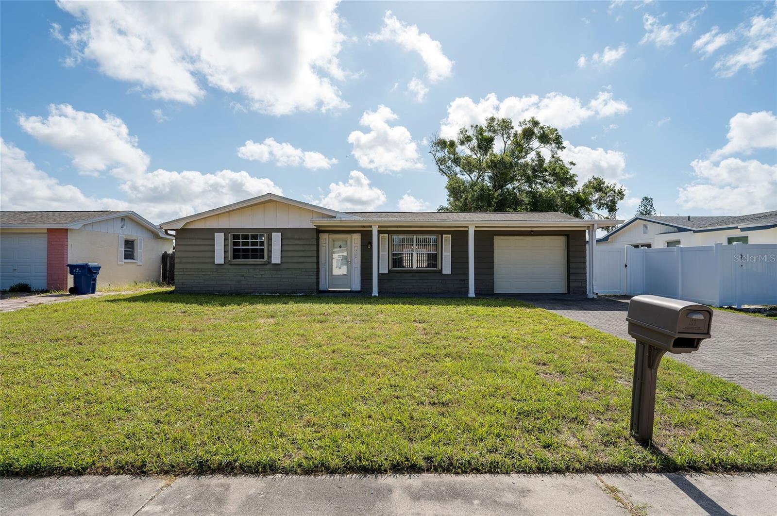 3246 Brookfield Dr photo 1