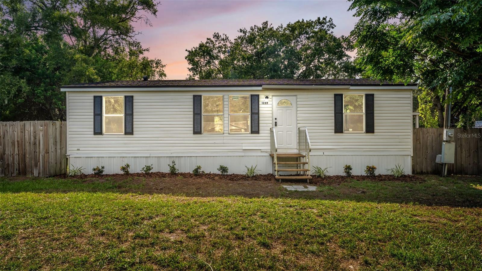 1222 Rowell St photo 1