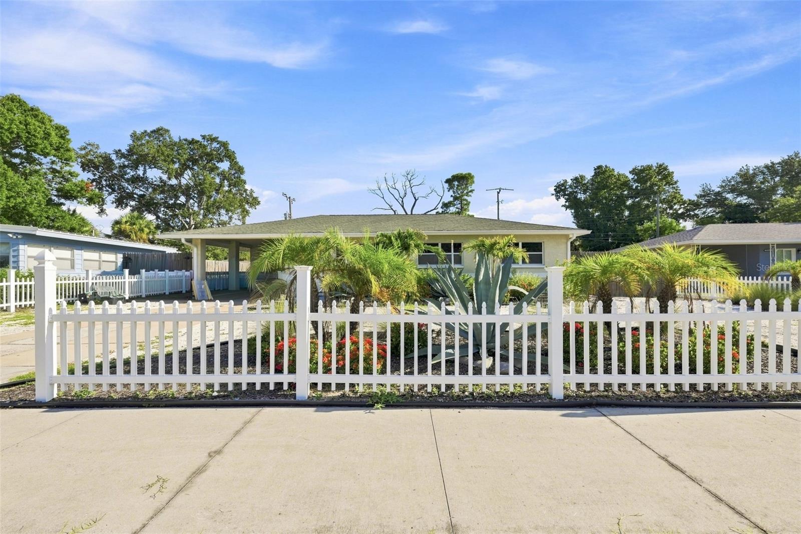 2304 Stanford Ave photo 1
