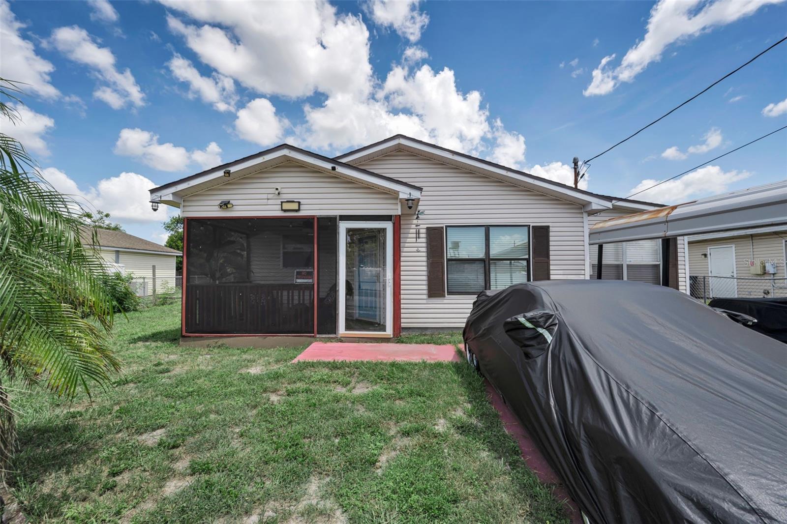 7526 Carolton Cir photo 1