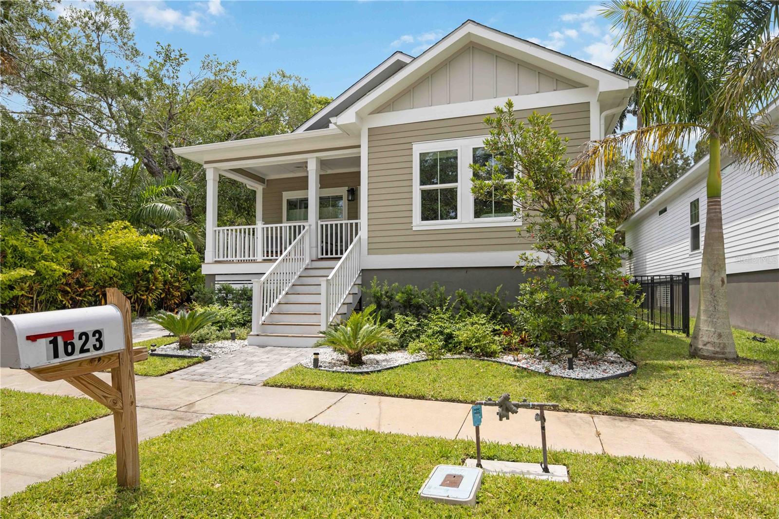 1623 8th Ave W