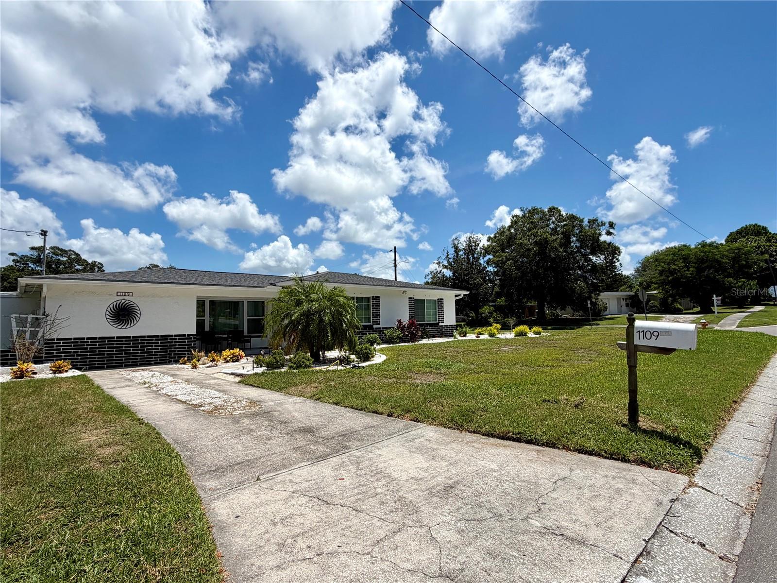1109 S Betty Ln