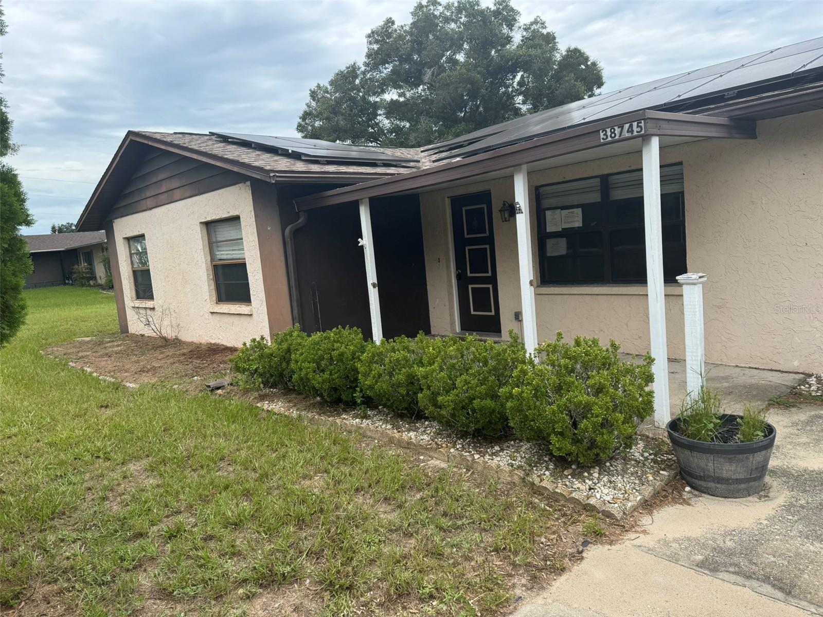 38745 Cambridge Dr photo 1