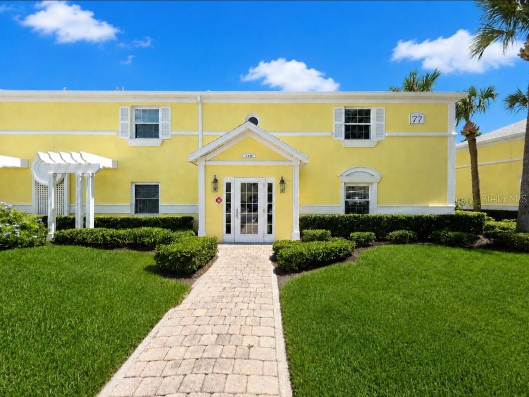 118 Pompano Dr SE #B photo 1