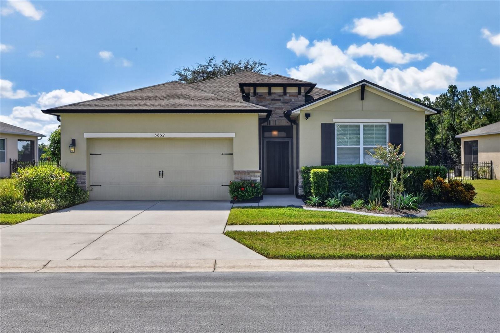 5852 Marsh Landing Dr photo 1