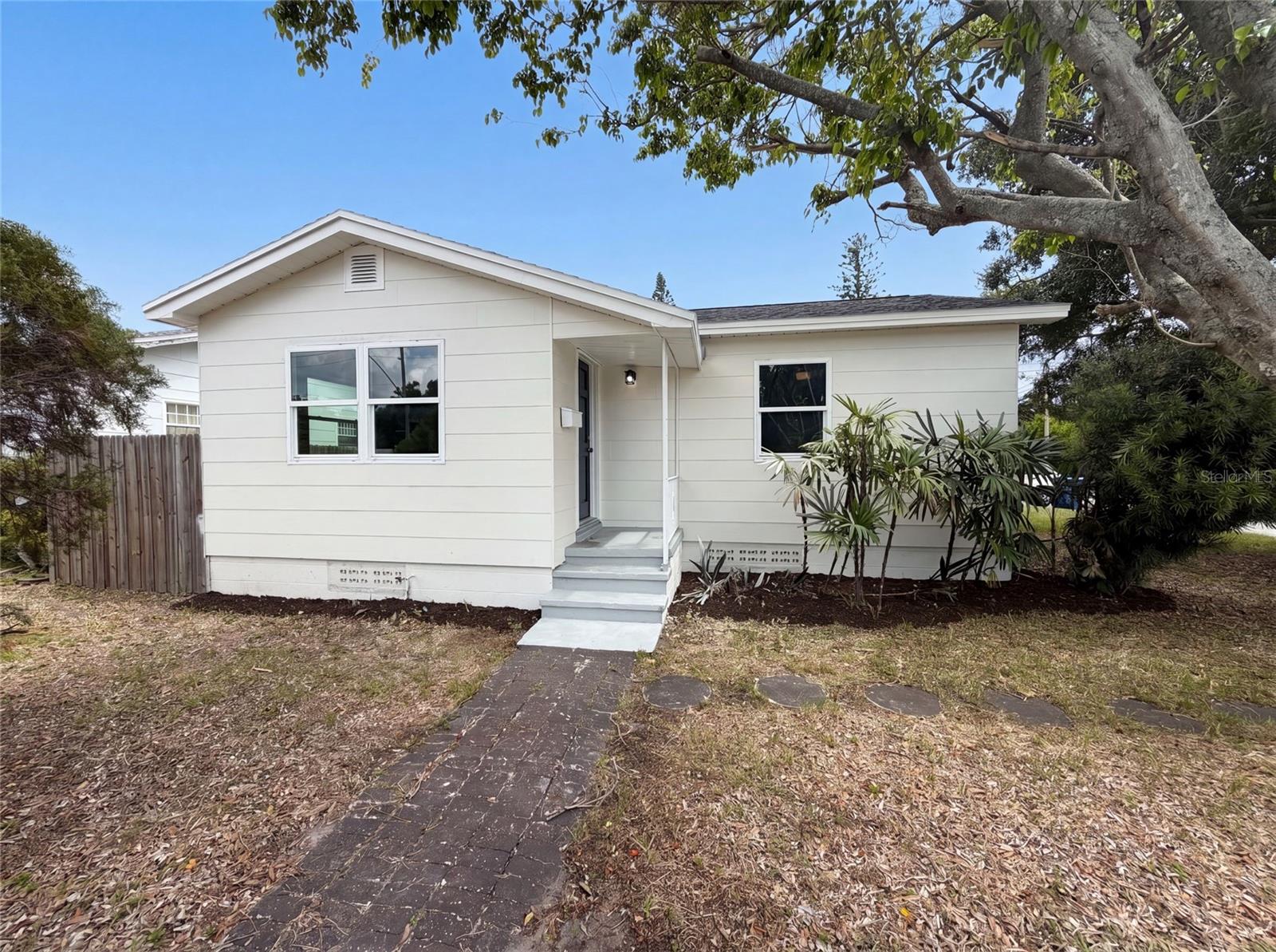 2596 38th Ave N photo 1