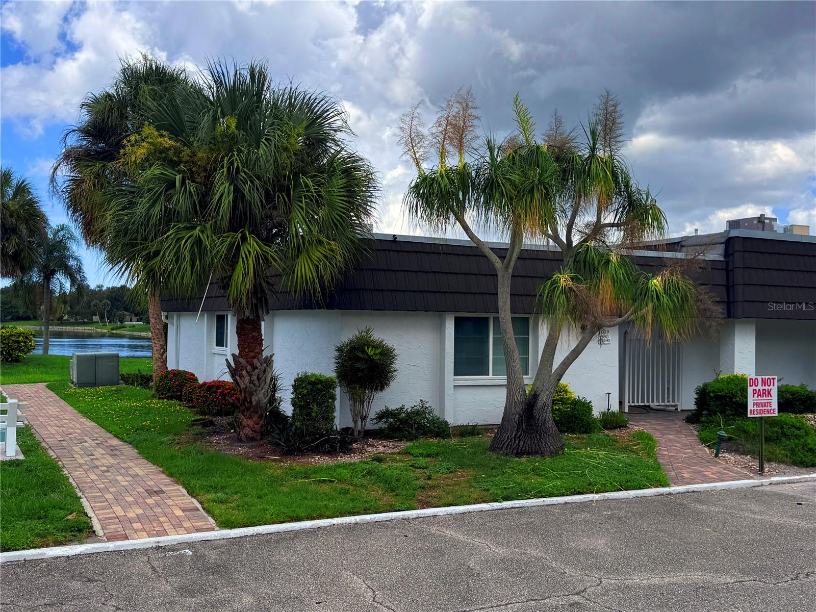 1213 Glen Oaks Dr E photo 1