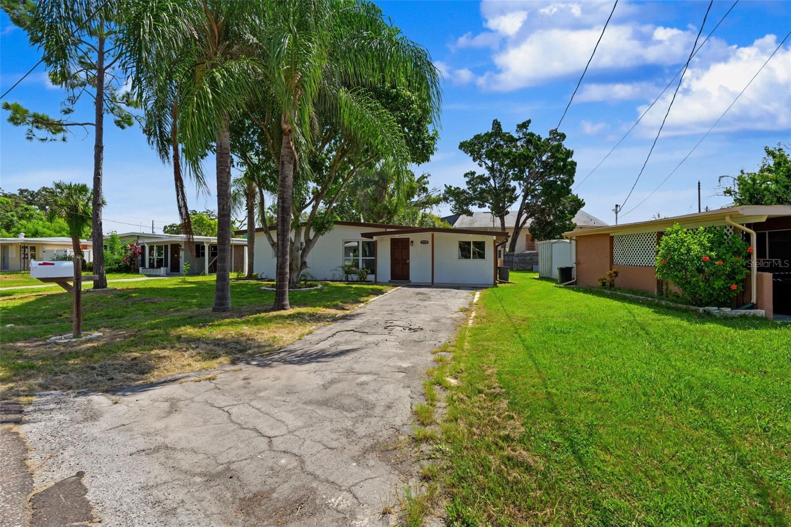 7377 Royal Palm Dr photo 1