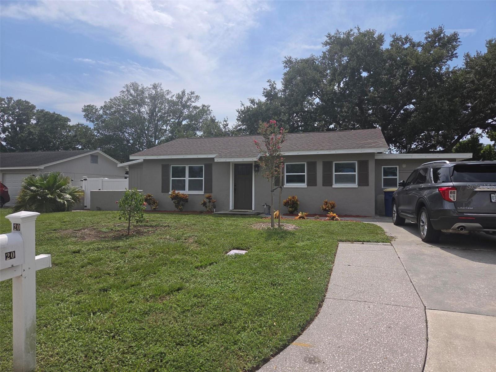 20 S Saturn Ave photo 1