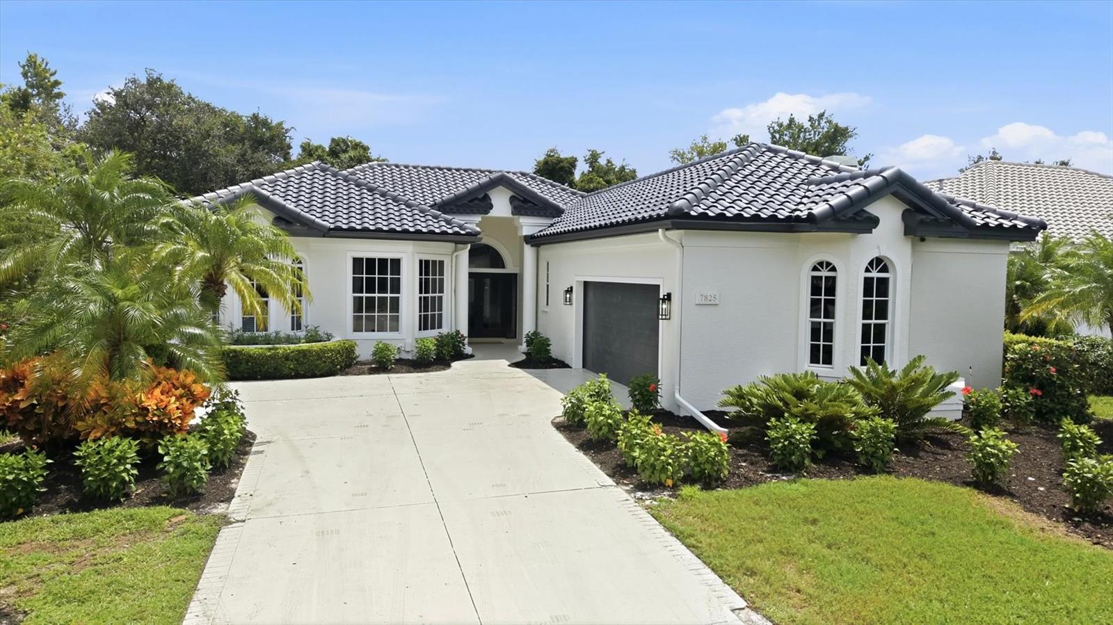 7825 Wilton Crescent Cir photo 1