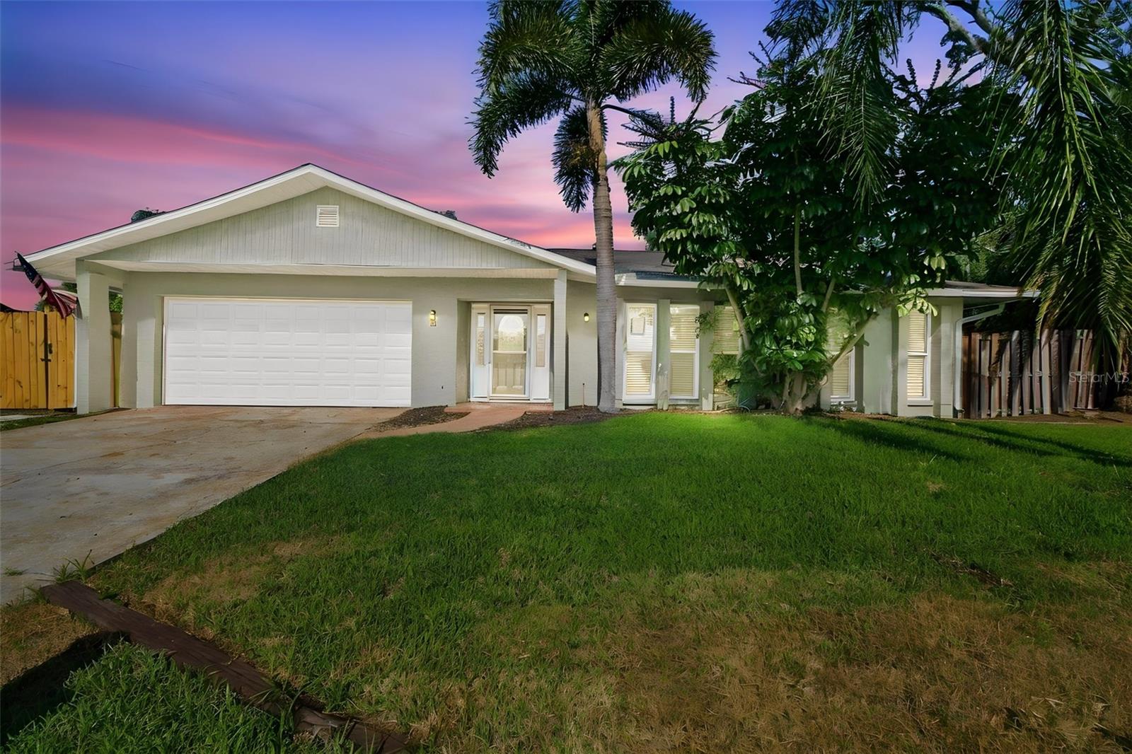 527 Wayfarer Dr photo 1