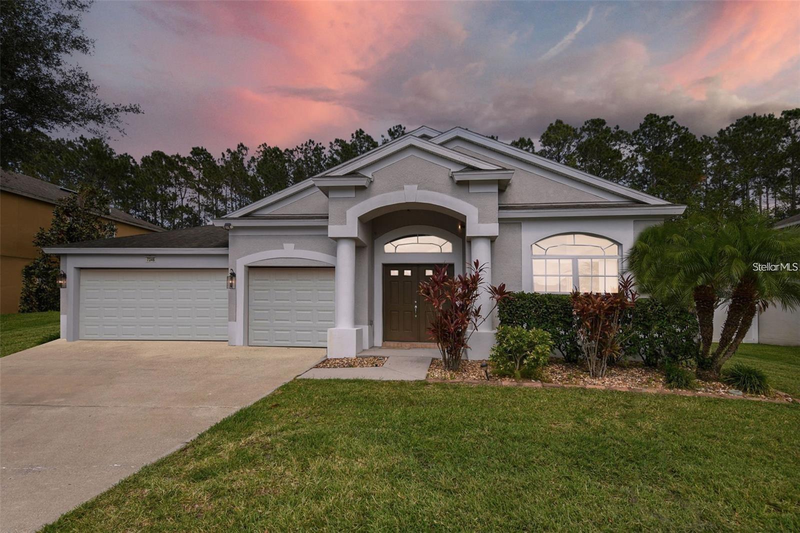 7346 Crescent Palm Dr photo 1