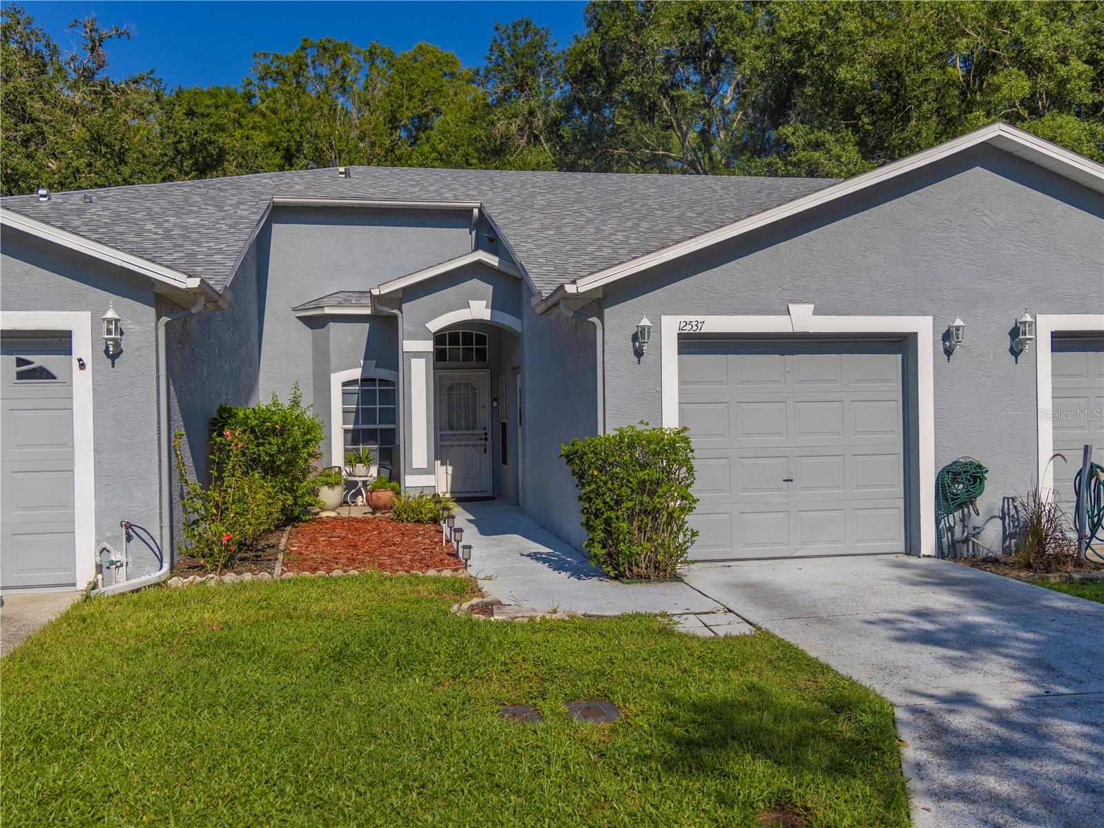 12537 Hollybrook Ln