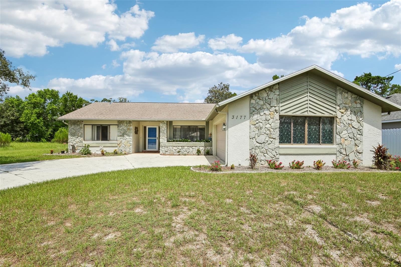 3177 Maxwell Ave photo 1