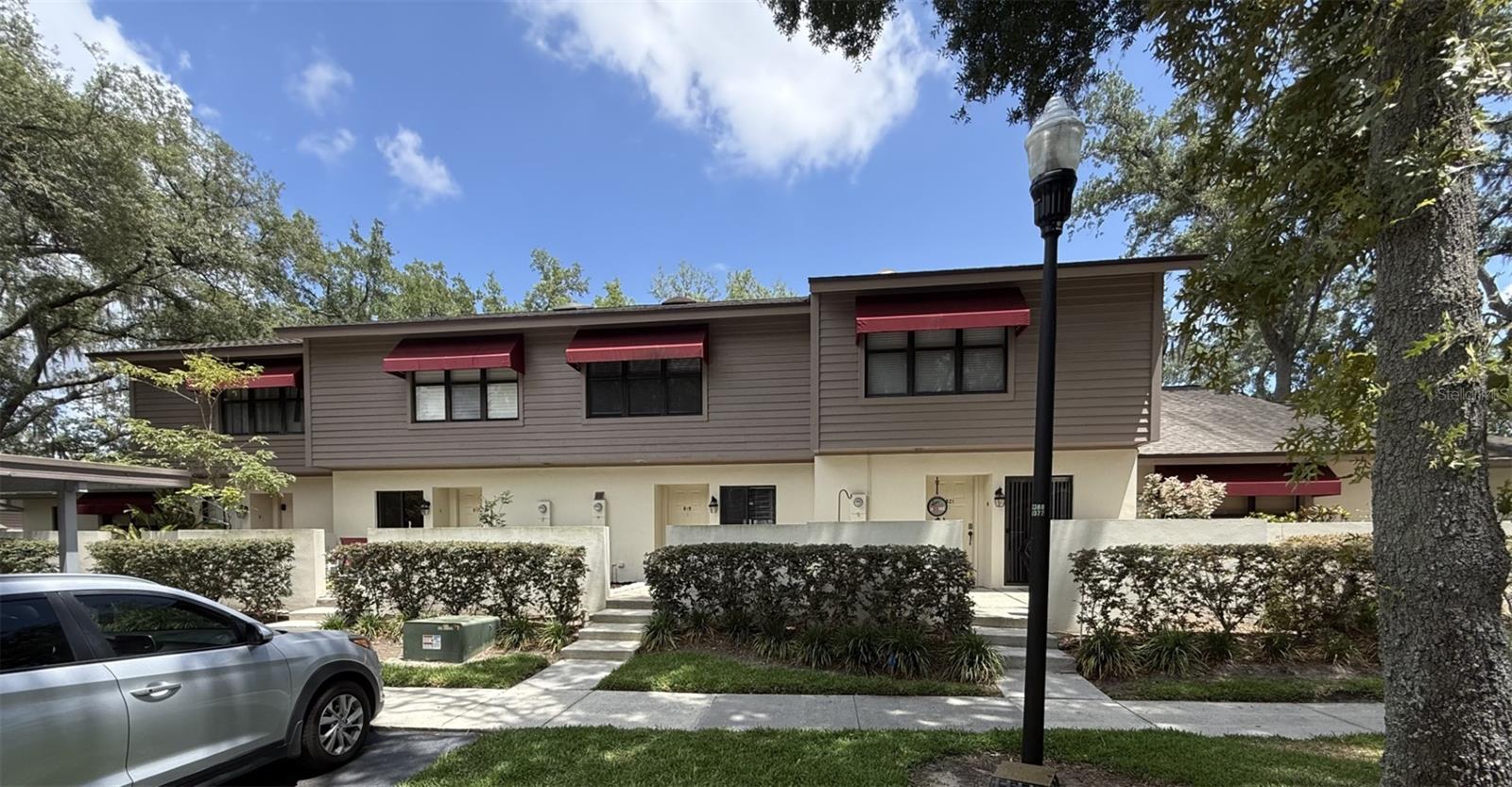 819 Oak Park Pl