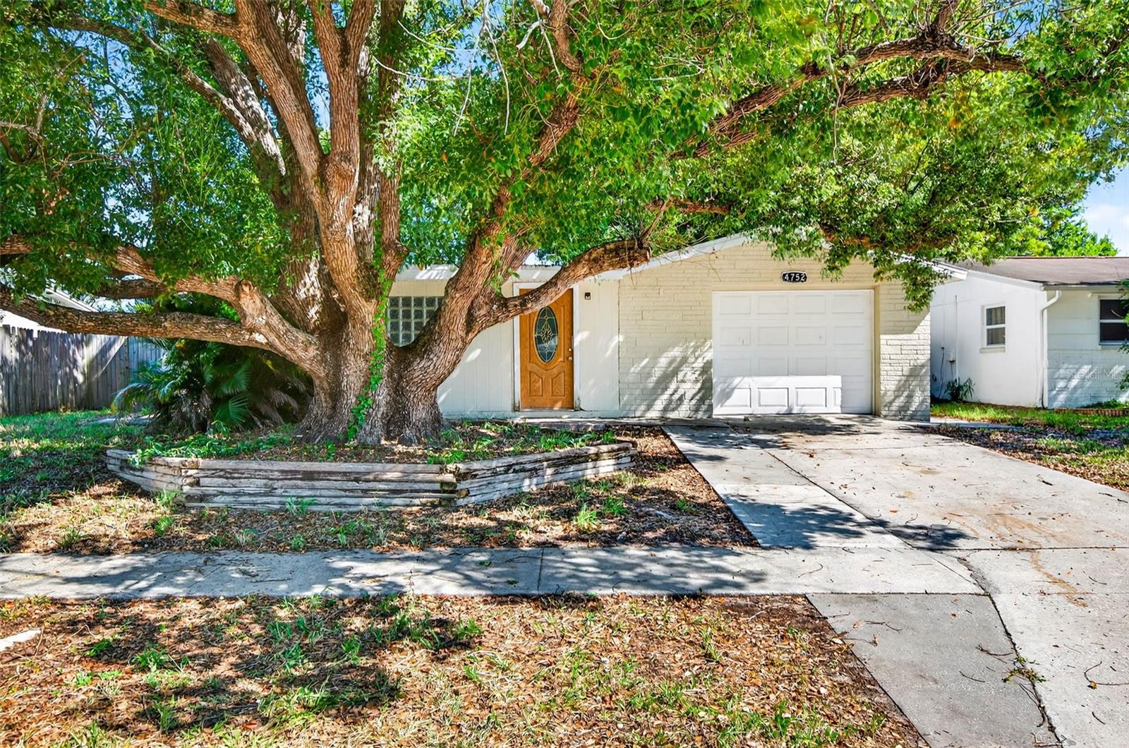 4752 Daphne St photo 1