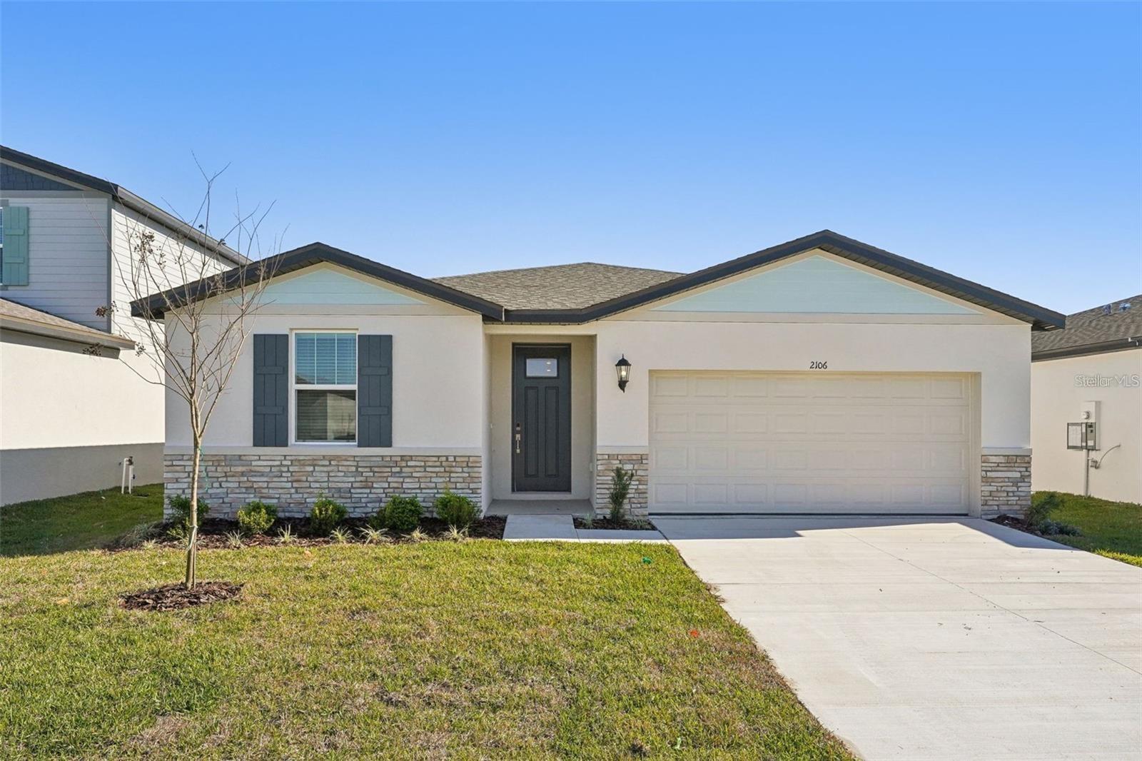 2106 Rosewood Dr photo 1