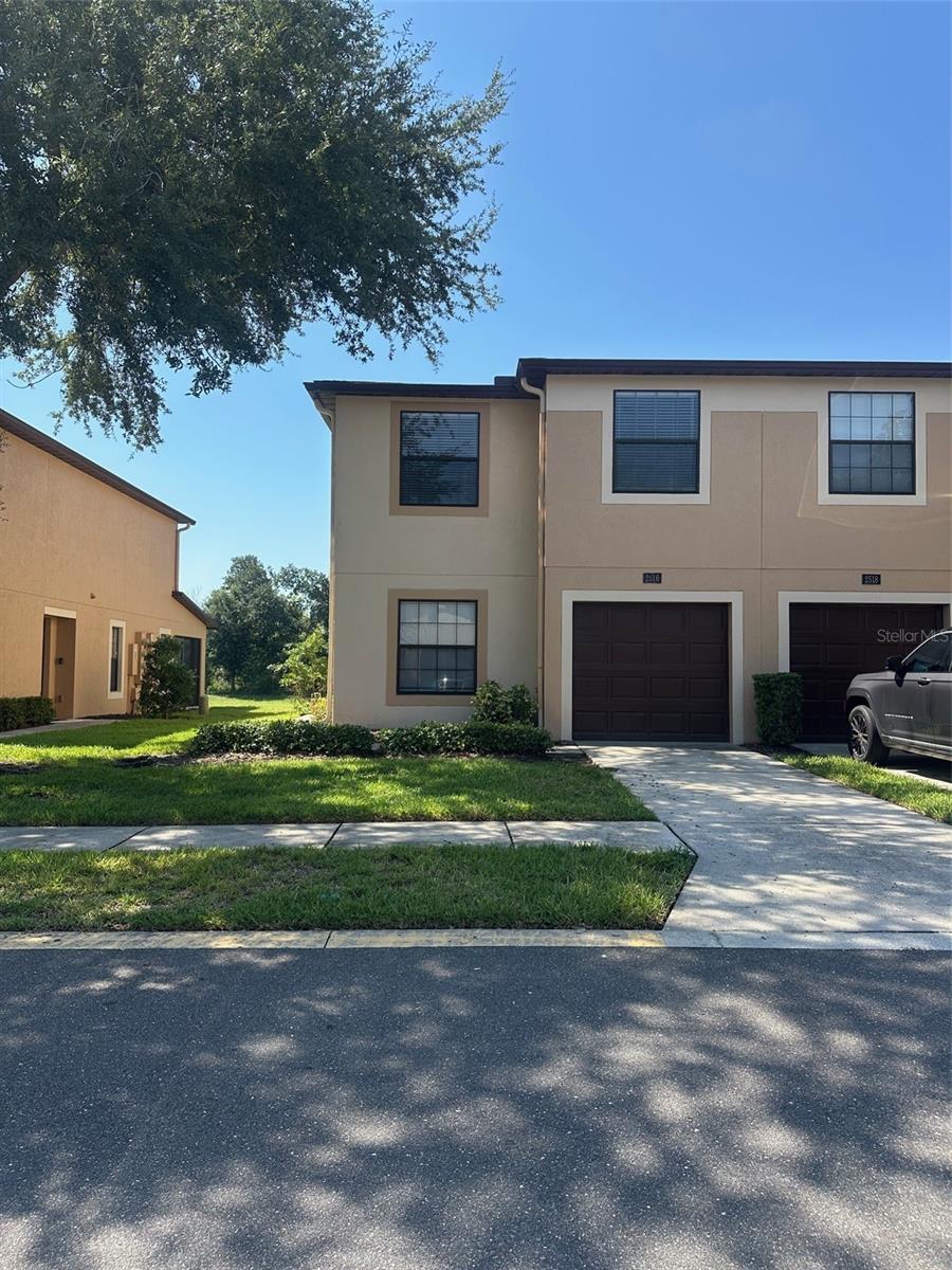 2516 Edgewater Falls Dr photo 1
