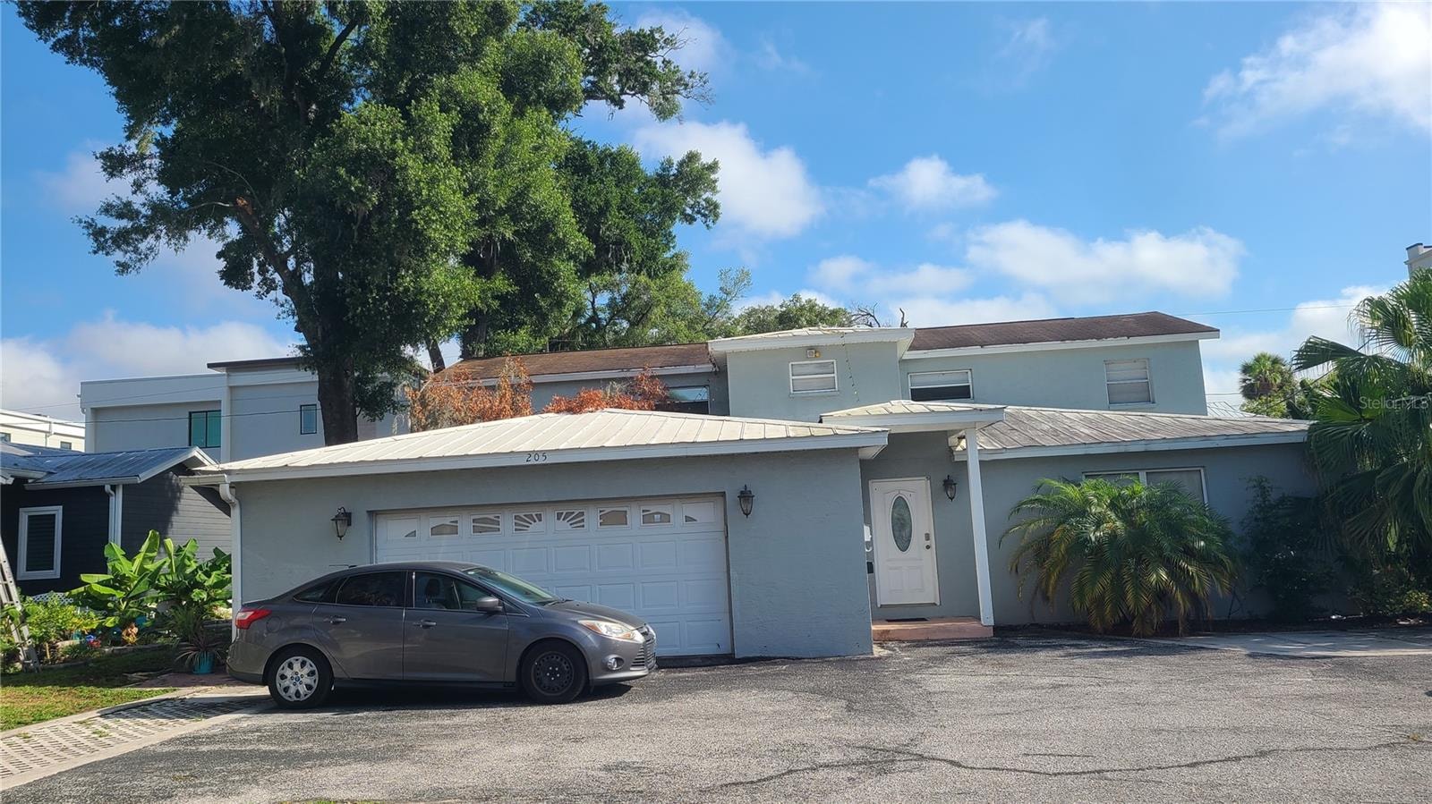 205 W Amelia Ave #B