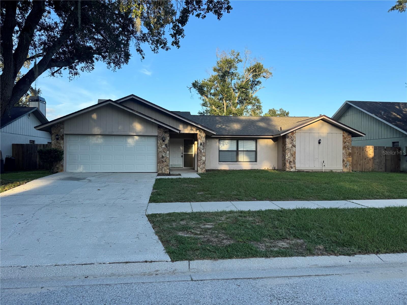 2537 Arborwood Dr photo 1