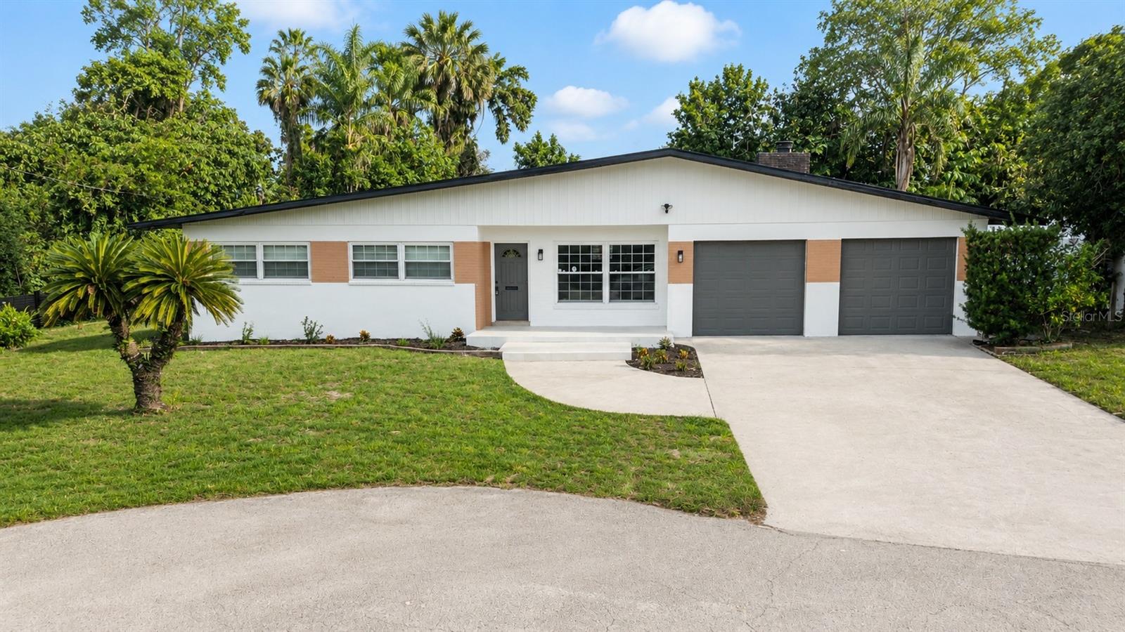 5627 Oakland Dr photo 1