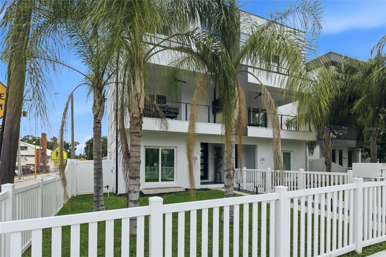 215 W Columbus Dr #2