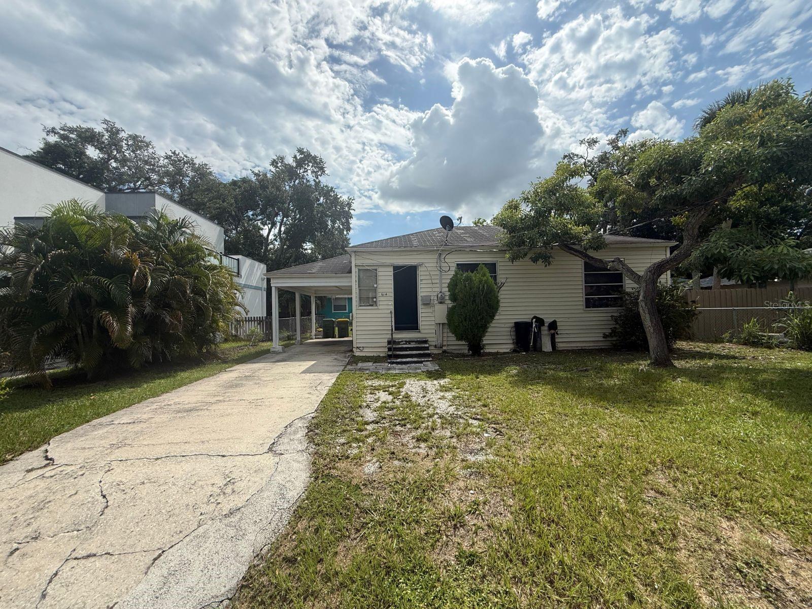 614 N Osprey Ave photo 1