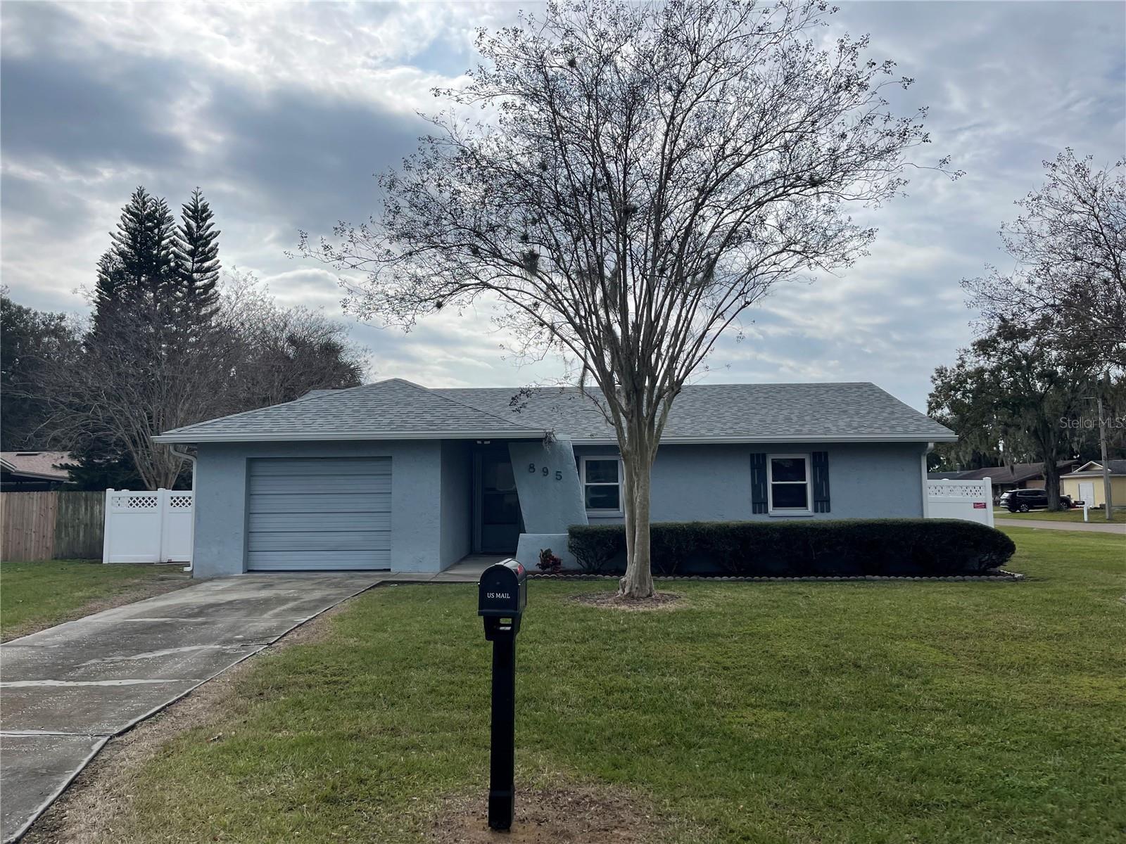 895 Copperleaf Ln photo 1