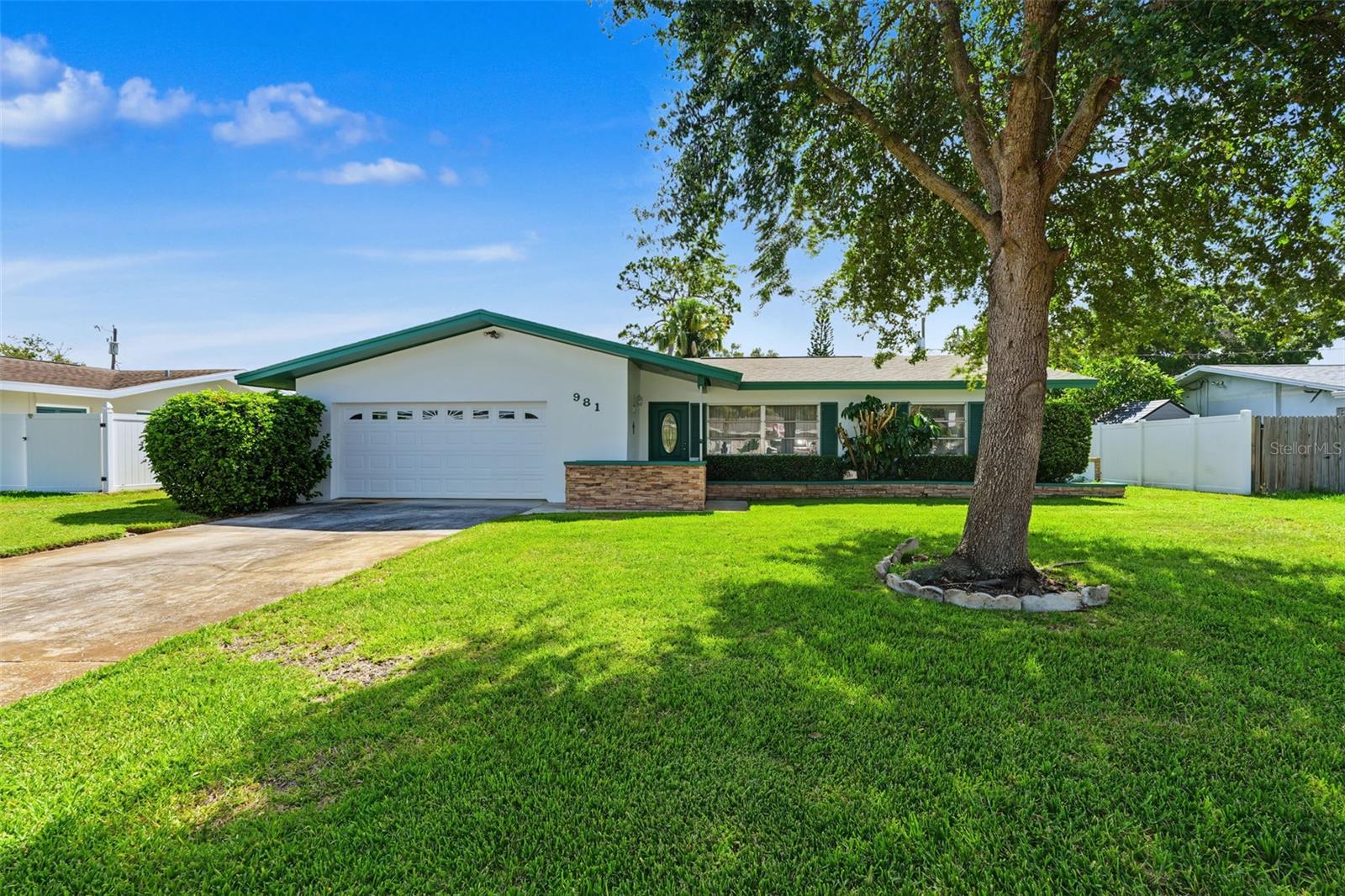 981 Stephen Foster Dr photo 1