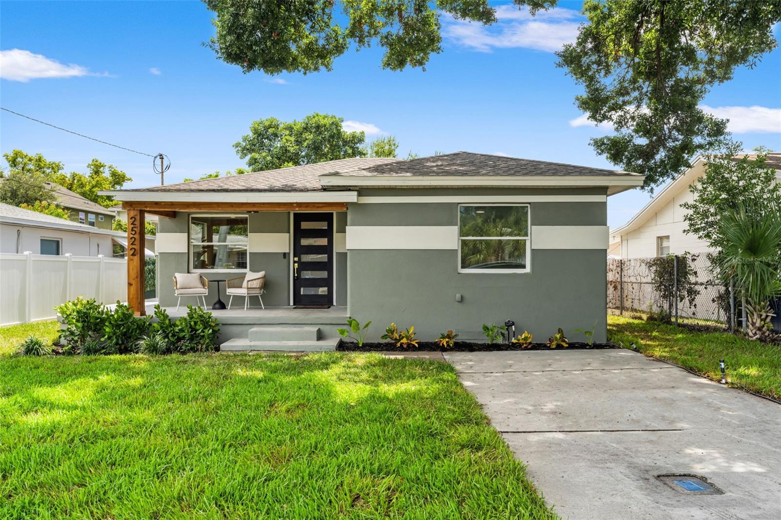 2522 W Lemon St photo 1