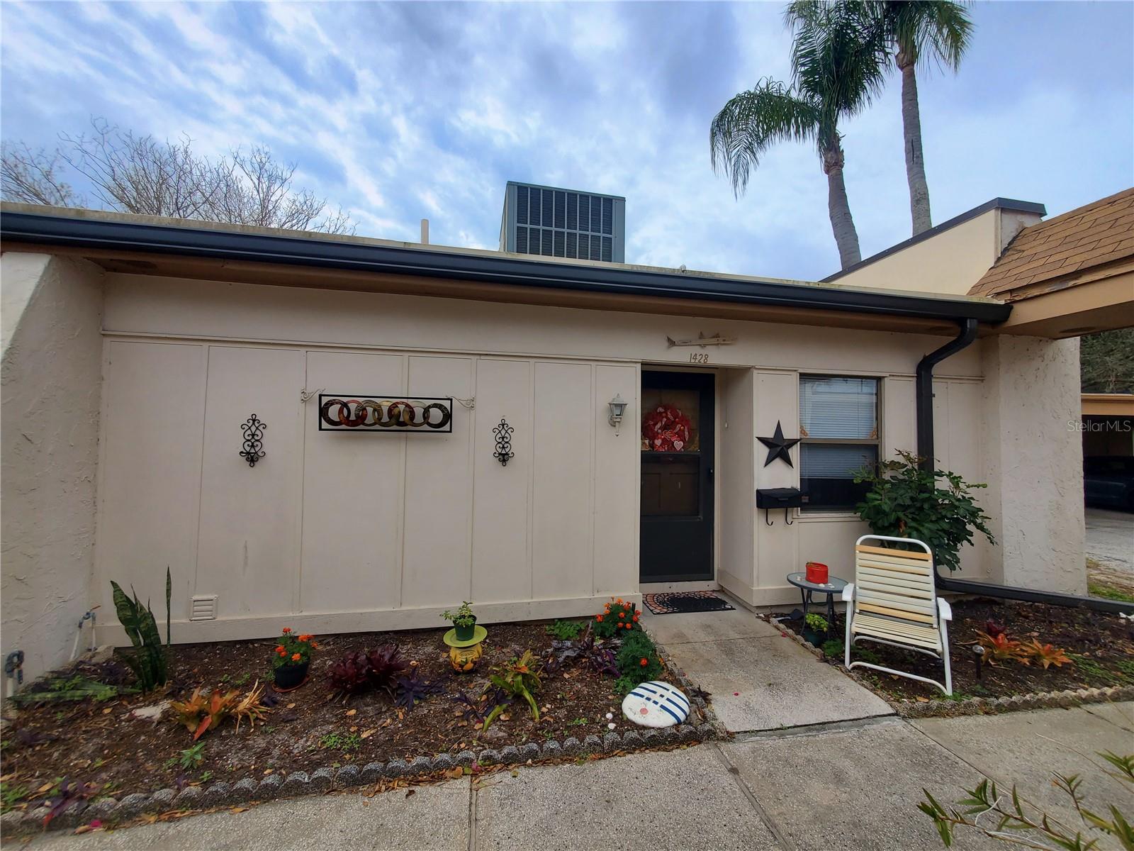 1428 Arrowhead Cir W photo 1