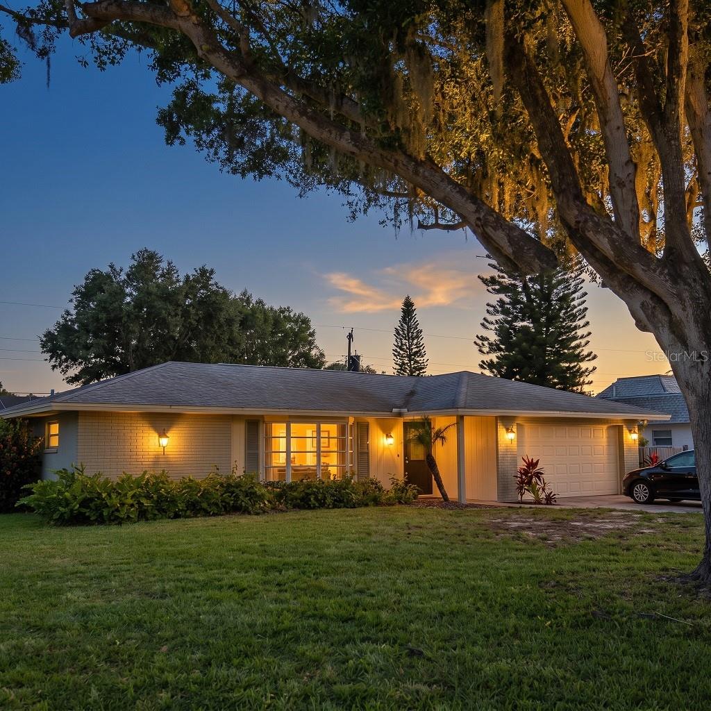 3926 Calliandra Dr photo 1