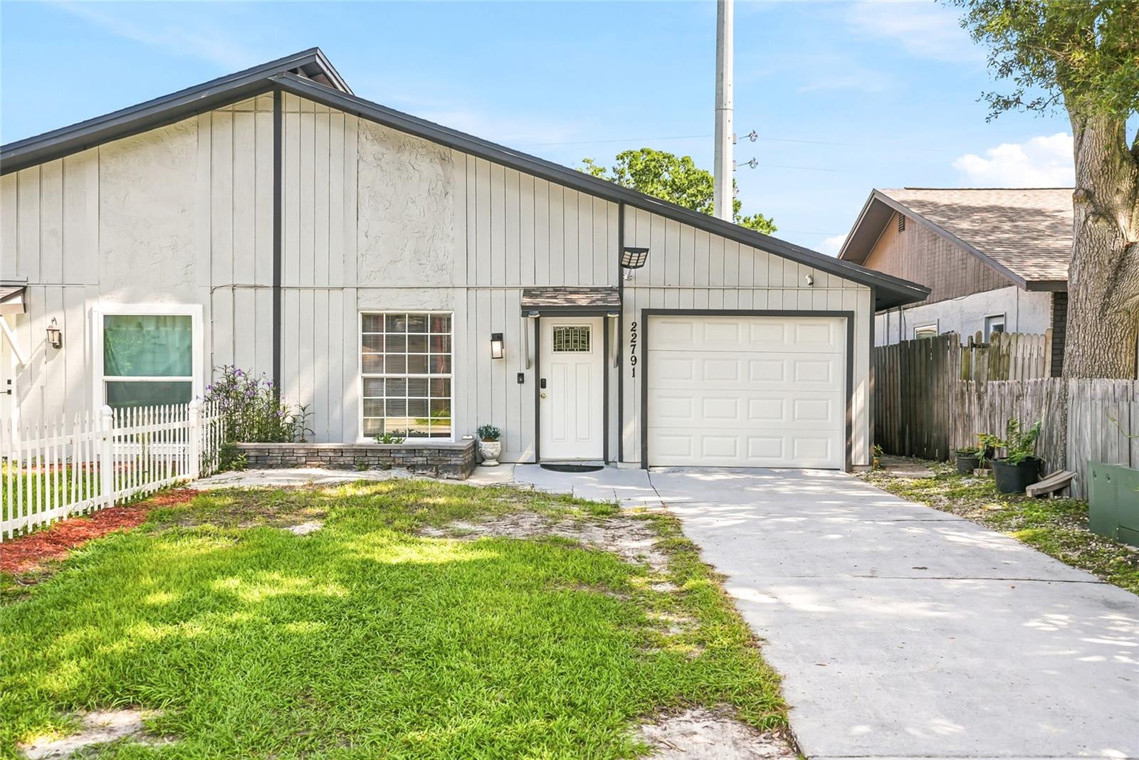 22791 Penny Loop photo 1