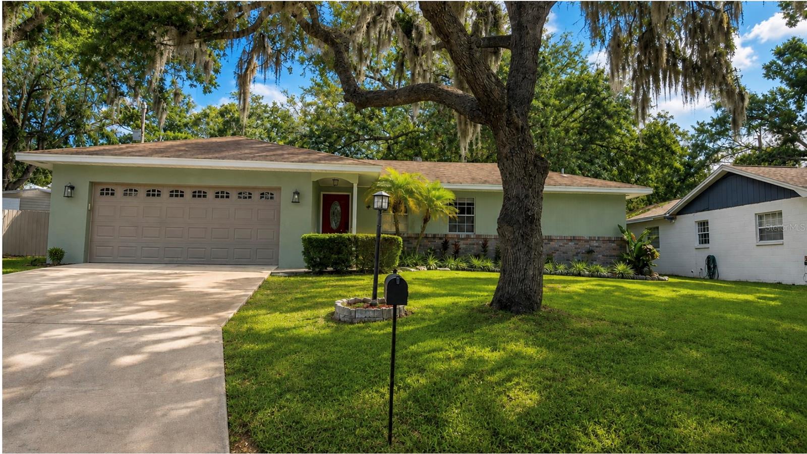 2209 Boxwood Way photo 1