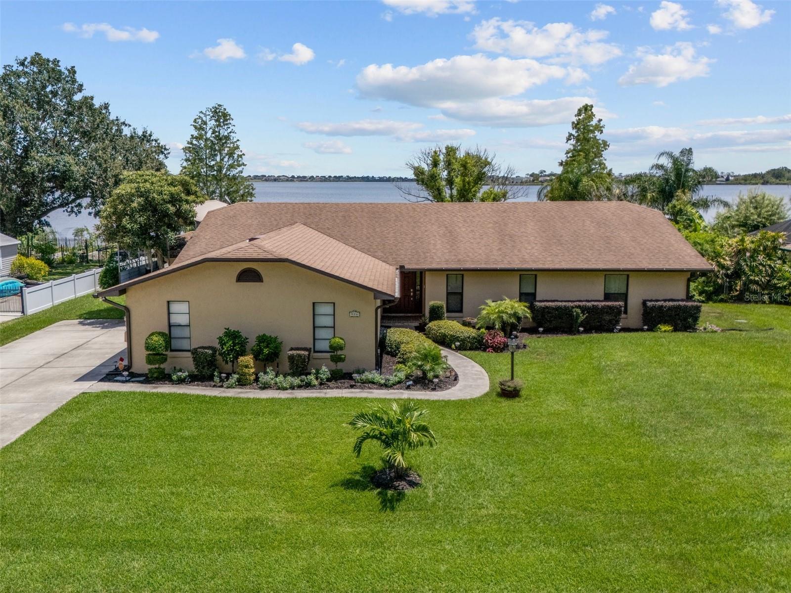 926 Van Dr photo 1